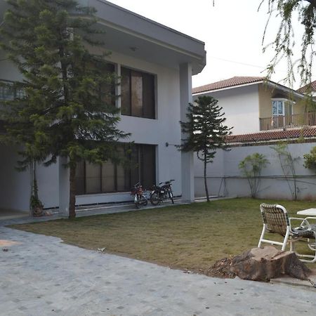 Royal Manor F-10 Bed & Breakfast Islamabad Ngoại thất bức ảnh