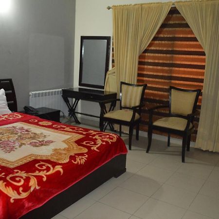 Royal Manor F-10 Bed & Breakfast Islamabad Ngoại thất bức ảnh