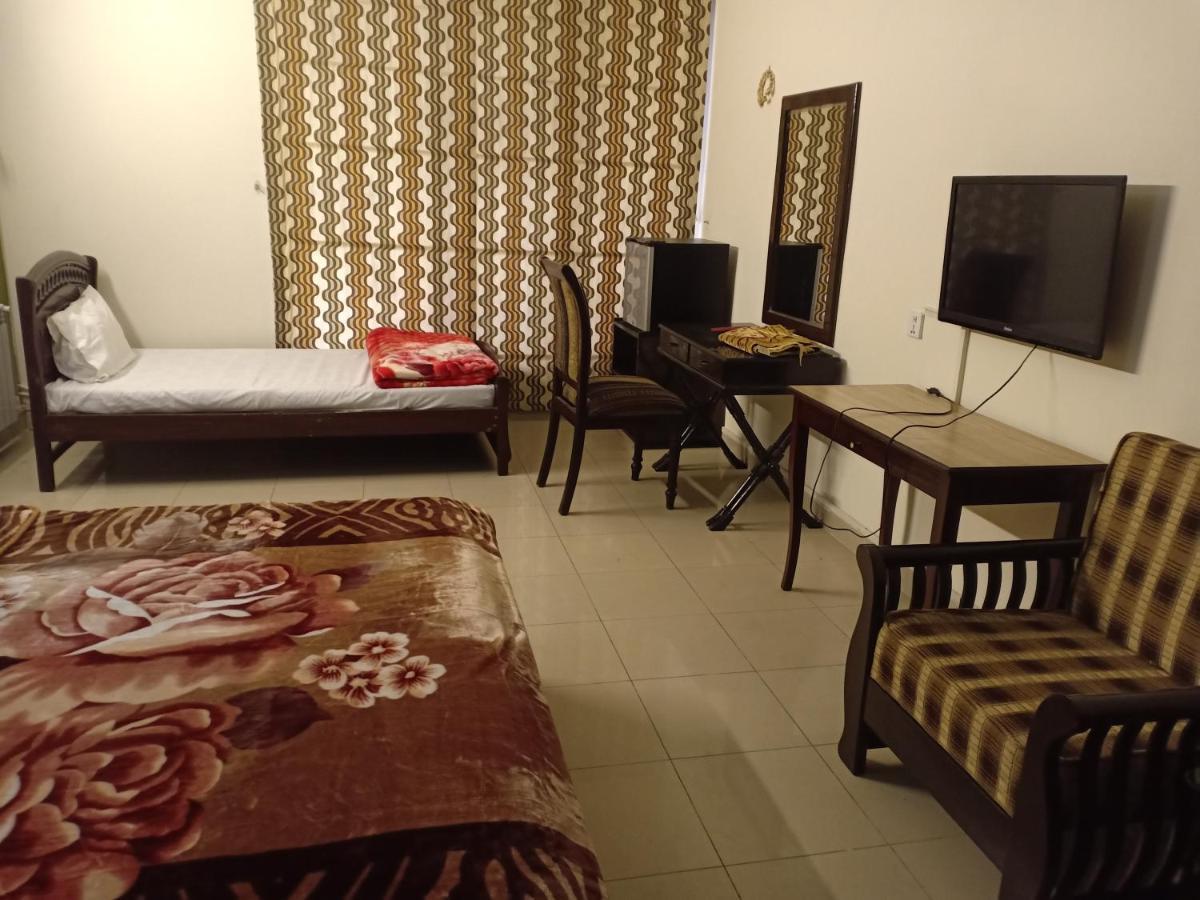 Royal Manor F-10 Bed & Breakfast Islamabad Ngoại thất bức ảnh
