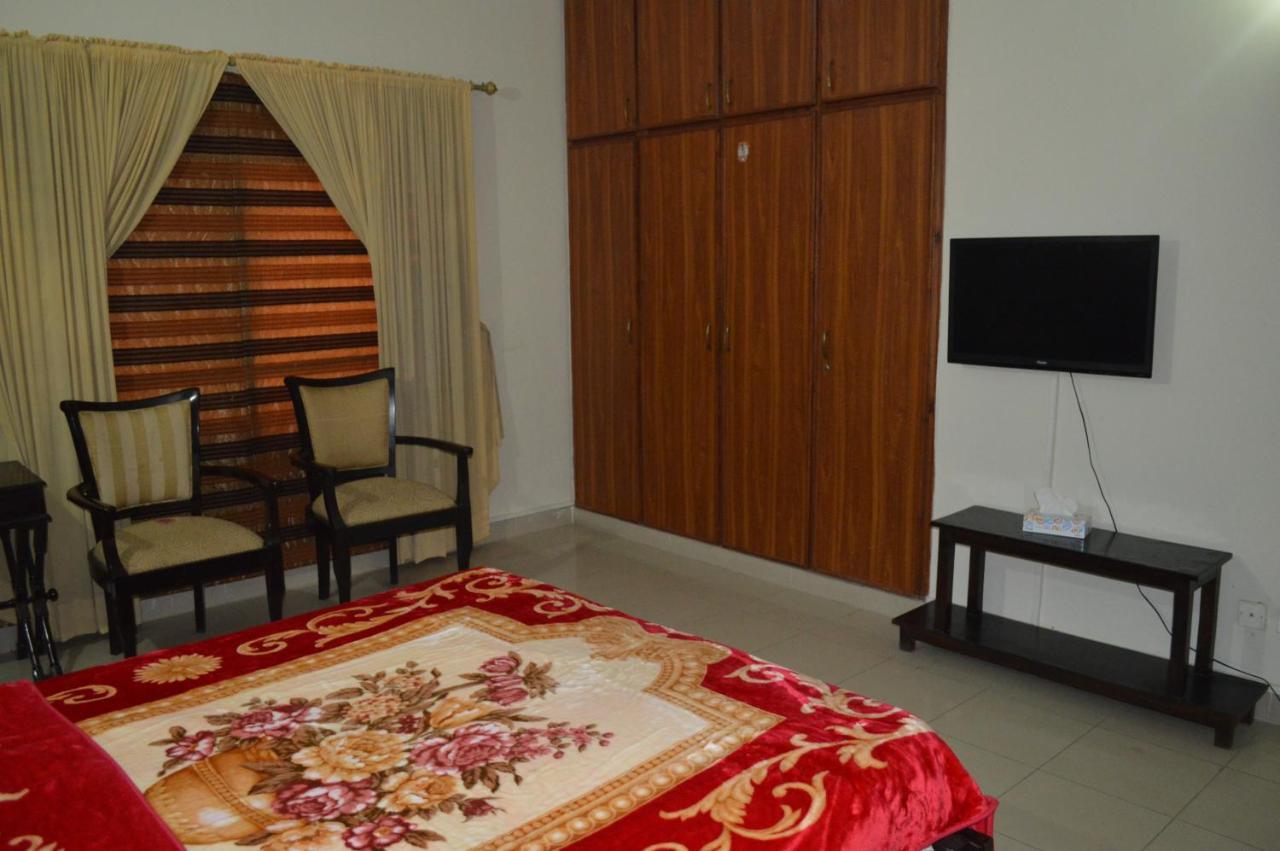 Royal Manor F-10 Bed & Breakfast Islamabad Ngoại thất bức ảnh