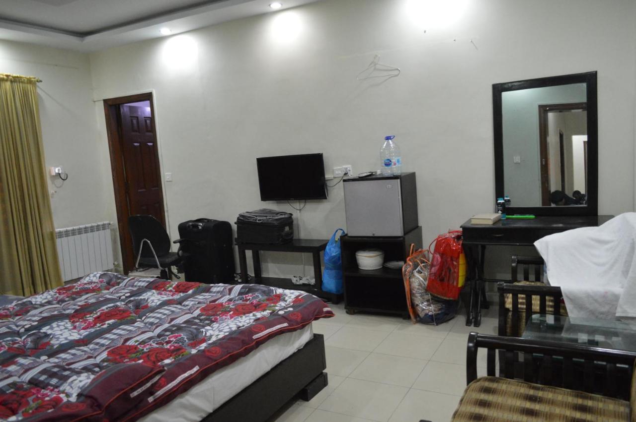 Royal Manor F-10 Bed & Breakfast Islamabad Ngoại thất bức ảnh
