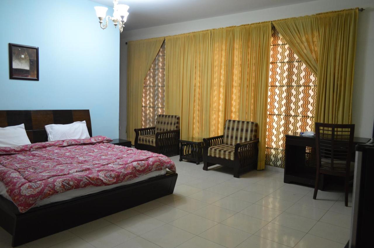 Royal Manor F-10 Bed & Breakfast Islamabad Ngoại thất bức ảnh