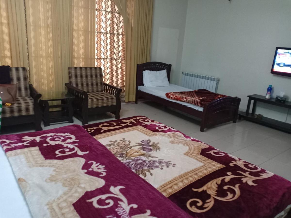 Royal Manor F-10 Bed & Breakfast Islamabad Ngoại thất bức ảnh