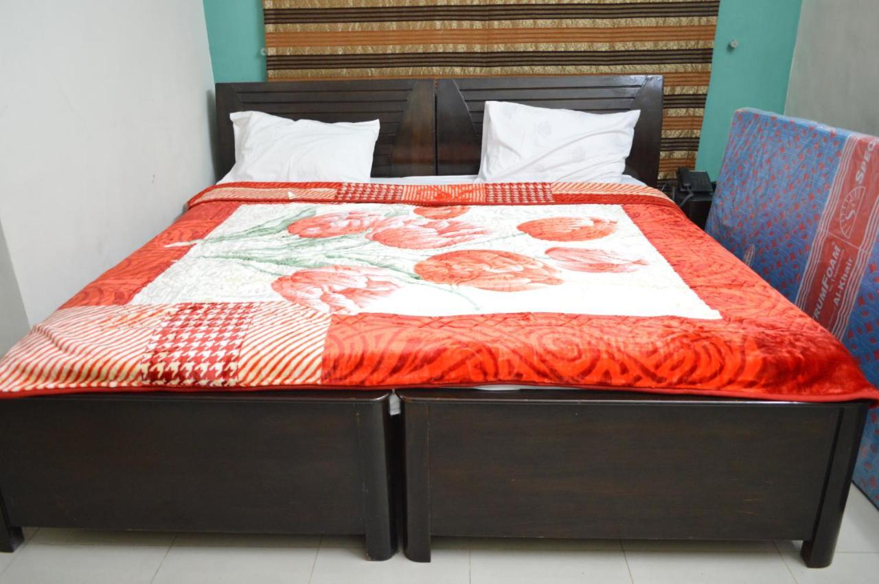 Royal Manor F-10 Bed & Breakfast Islamabad Ngoại thất bức ảnh