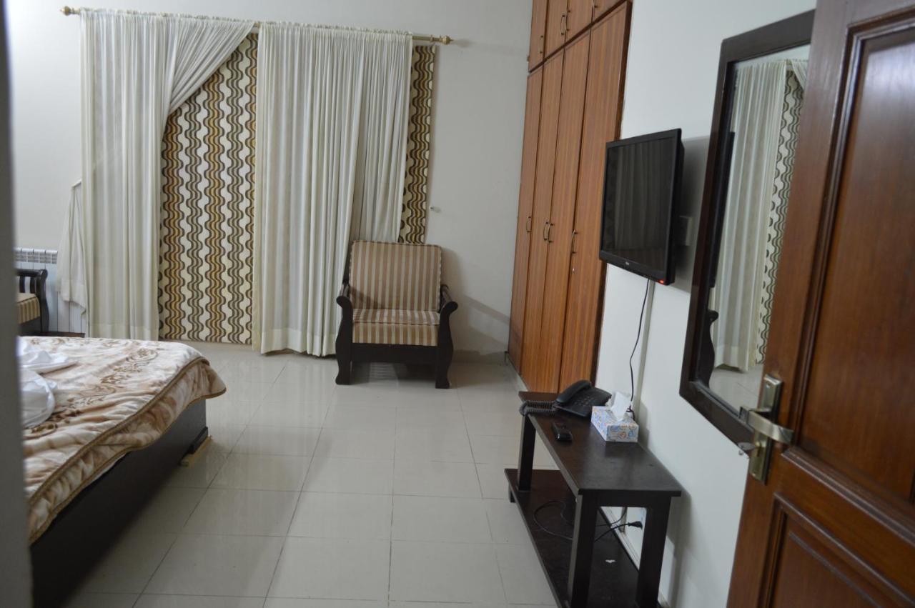Royal Manor F-10 Bed & Breakfast Islamabad Ngoại thất bức ảnh