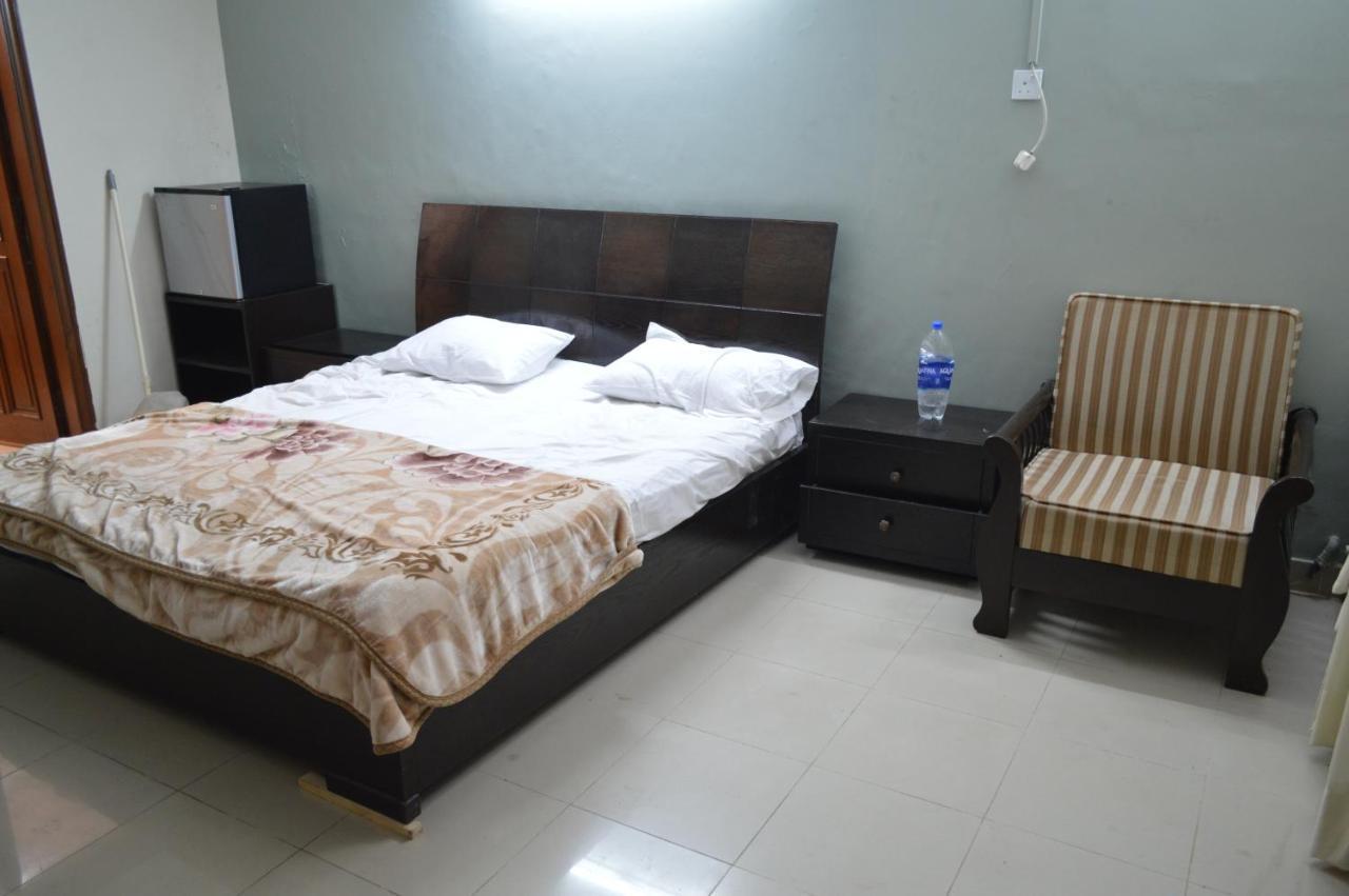 Royal Manor F-10 Bed & Breakfast Islamabad Ngoại thất bức ảnh