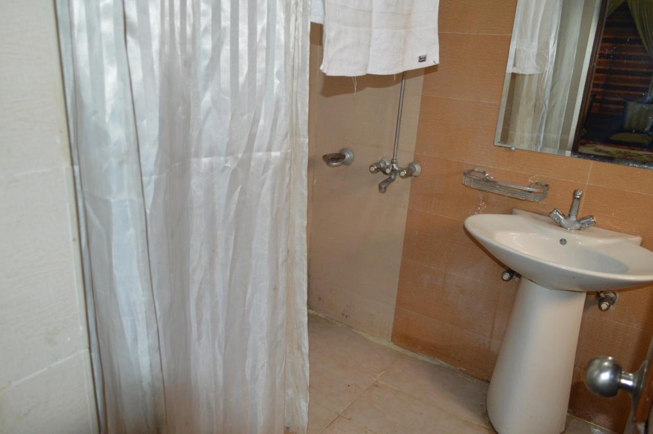Royal Manor F-10 Bed & Breakfast Islamabad Ngoại thất bức ảnh